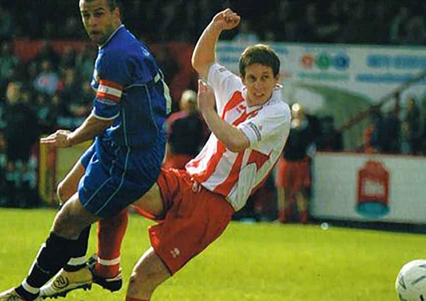 Darryn Stamp in action for Boro' vs Dagenham & Redbridge on Good Friday 2005